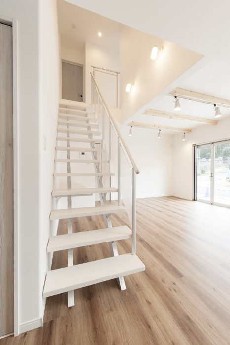 ストリップ階段｜京都・滋賀の注文住宅 天然木の家