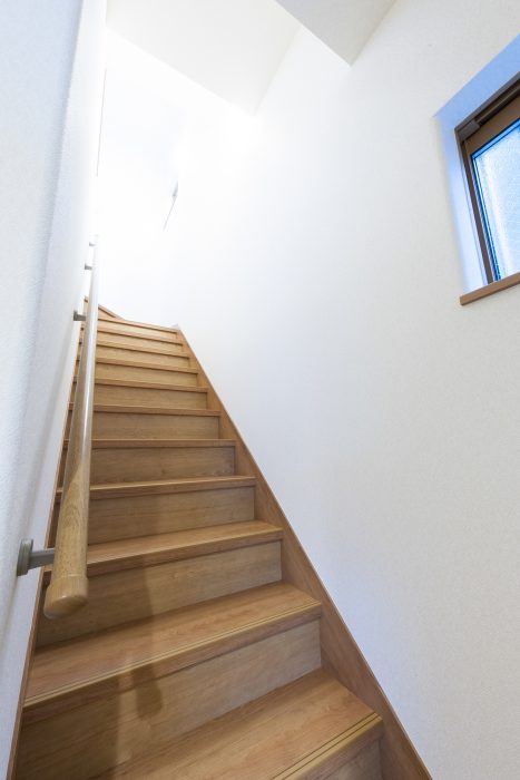 シンプルな階段｜京都・滋賀の注文住宅 天然木の家
