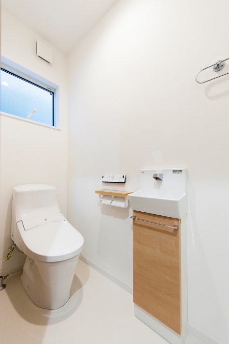 手洗い場があるトイレ｜京都・滋賀の注文住宅 天然木の家