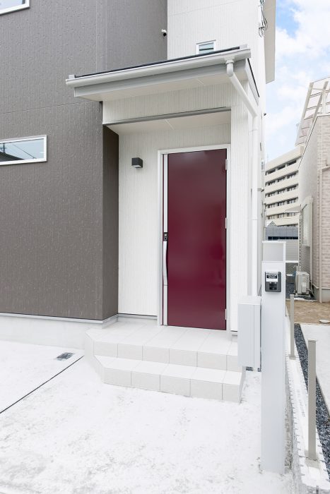 赤い玄関ドア｜京都・滋賀の注文住宅 天然木の家