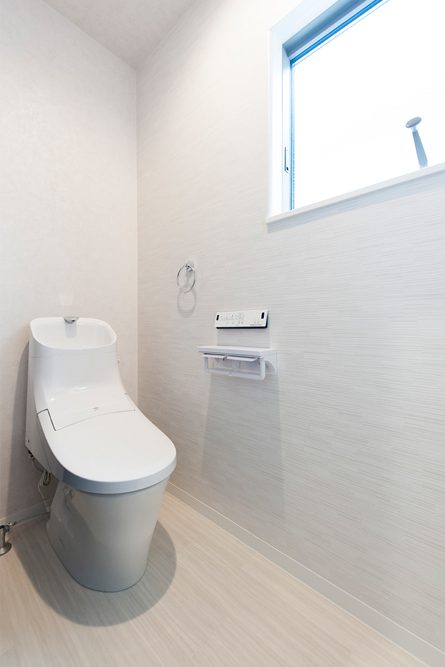 清潔感のあるトイレ｜京都・滋賀の注文住宅 天然木の家