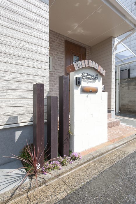 煉瓦使用の門柱｜京都・滋賀の注文住宅 天然木の家