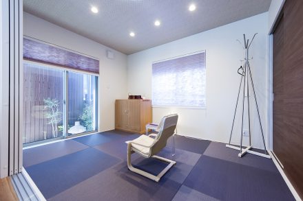 紫の琉球畳の和室｜京都・滋賀の注文住宅 天然木の家