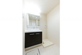 シンプルな洗面台｜京都・滋賀の注文住宅 天然木の家
