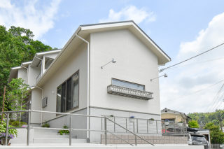 白を基調とした外観｜京都・滋賀の注文住宅 天然木の家