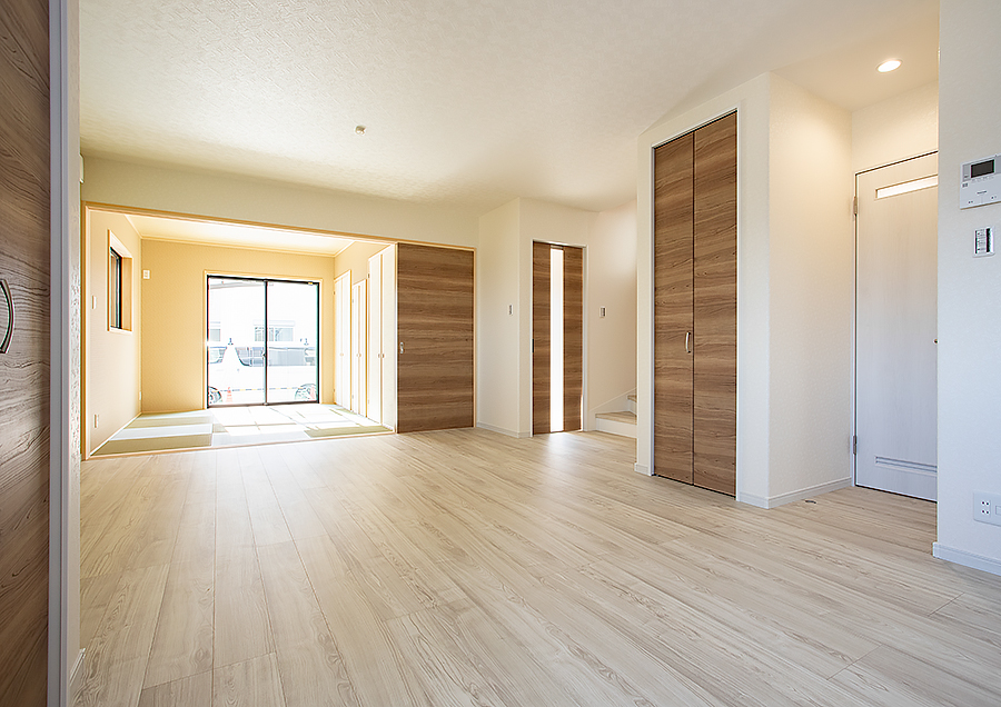 和室とリビングを一体にすれば広々とした大空間が実現｜京都・滋賀の注文住宅 天然木の家