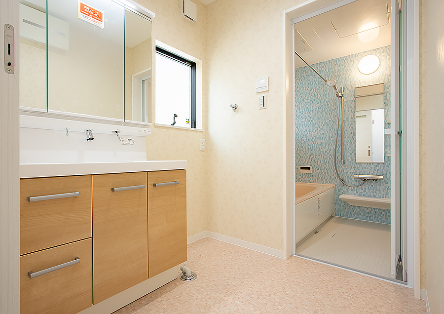 洗面室と浴室｜京都・滋賀の注文住宅 天然木の家