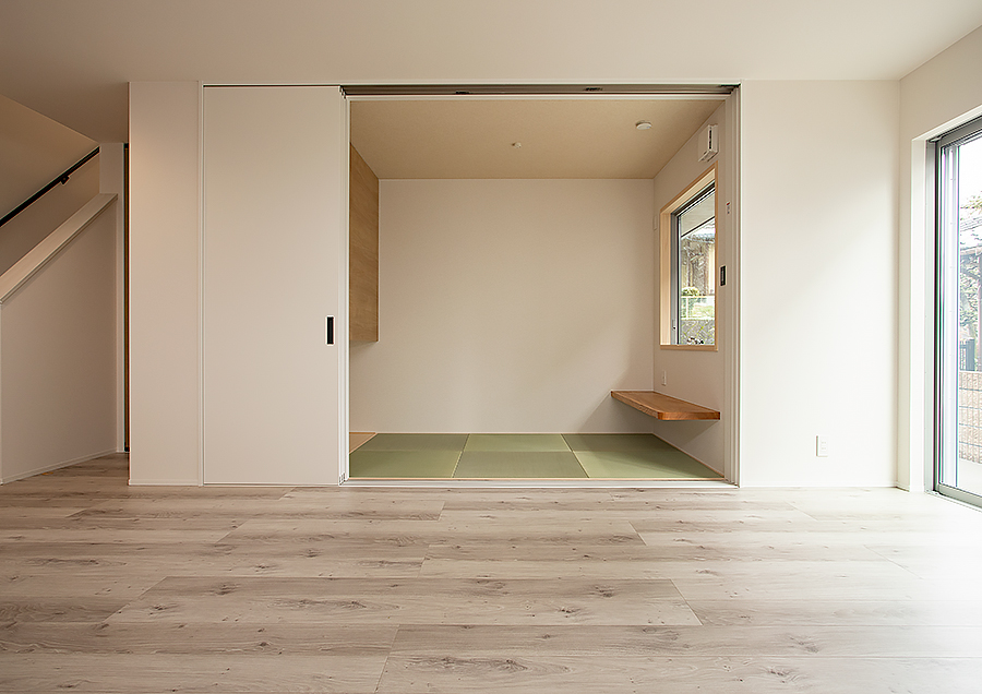 ちょっとした和の空間には天然木一枚板のカウンターを設置｜京都・滋賀の注文住宅 天然木の家