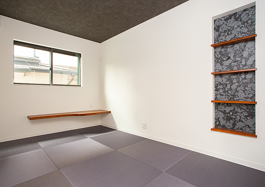 天然木一枚板のカウンターとニッチカウンターを設けた洋和室｜京都・滋賀の注文住宅 天然木の家