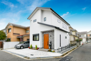 シンプルは白が似合う洋風モダンの家｜京都・滋賀の注文住宅 天然木の家