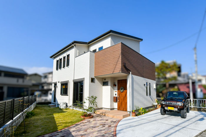 木目調のサイディングがアクセントの外観｜京都・滋賀の注文住宅 天然木の家