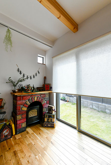 DIYの暖炉。天板には天然木一枚板｜京都・滋賀の注文住宅 天然木の家