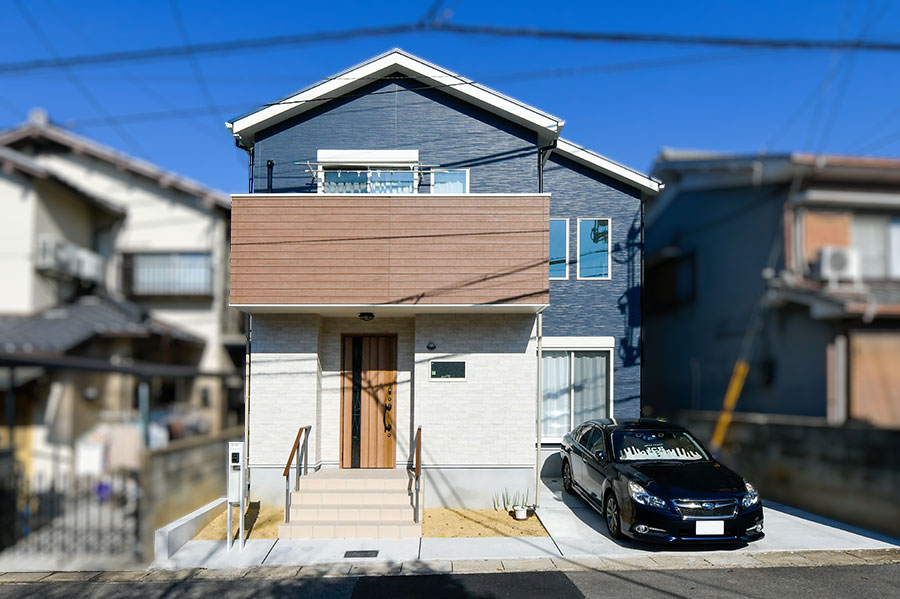 3色の色合いがおしゃれな外壁｜京都・大阪・滋賀の注文住宅 天然木の家