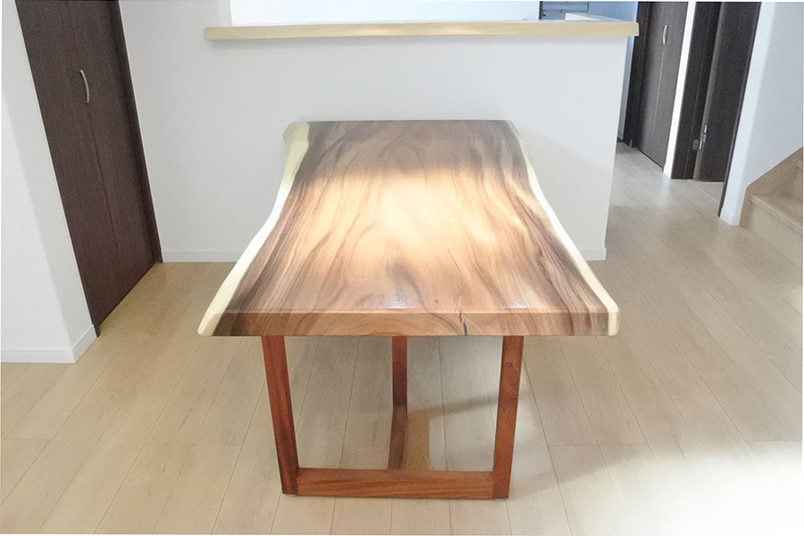 天然木のダイニングテーブル｜京都・滋賀の注文住宅 天然木の家
