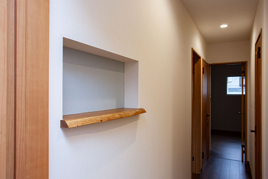 天然木の端材を使って作った2階ニッチ｜京都・滋賀の注文住宅 天然木の家