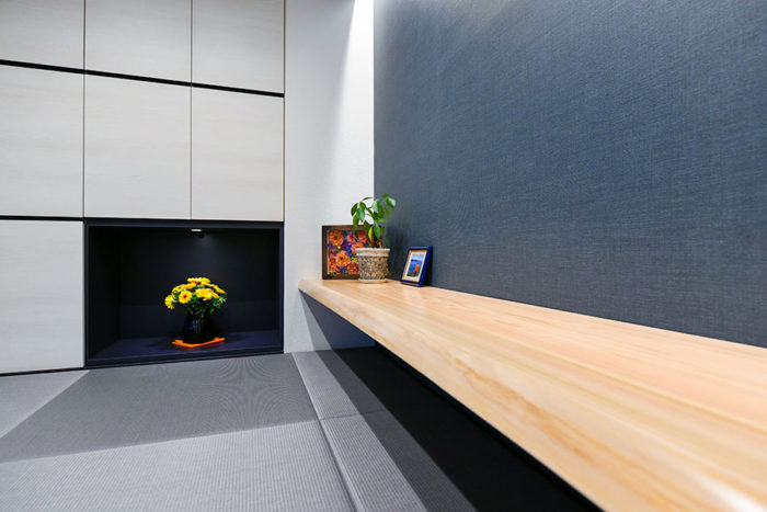 和室の幅いっぱいに天然木一枚板のカウンターは圧巻｜京都・大阪・滋賀の注文住宅 天然木の家