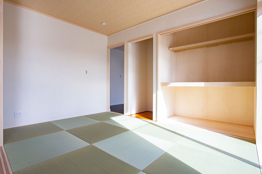 リビングに隣接した仏間のある和室｜京都・滋賀の注文住宅 天然木の家