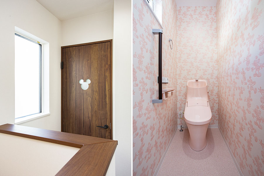 ミッキーのカワイイ壁紙と小窓のついたトイレ｜京都・滋賀の注文住宅 天然木の家