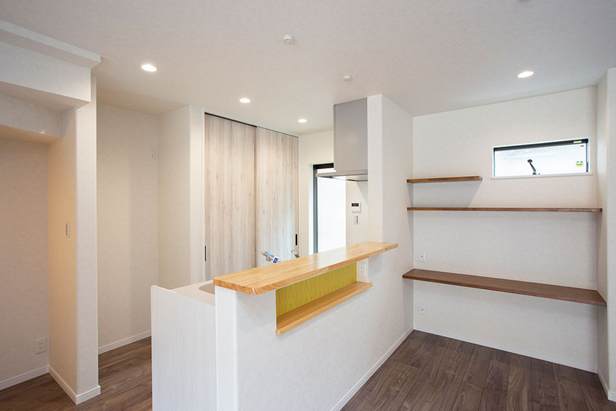 キッチンの背面収納でスッキリとした見た目に｜京都・滋賀の注文住宅 天然木の家