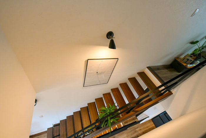 オープン階段が開放的｜京都・大阪・滋賀の注文住宅 天然木の家