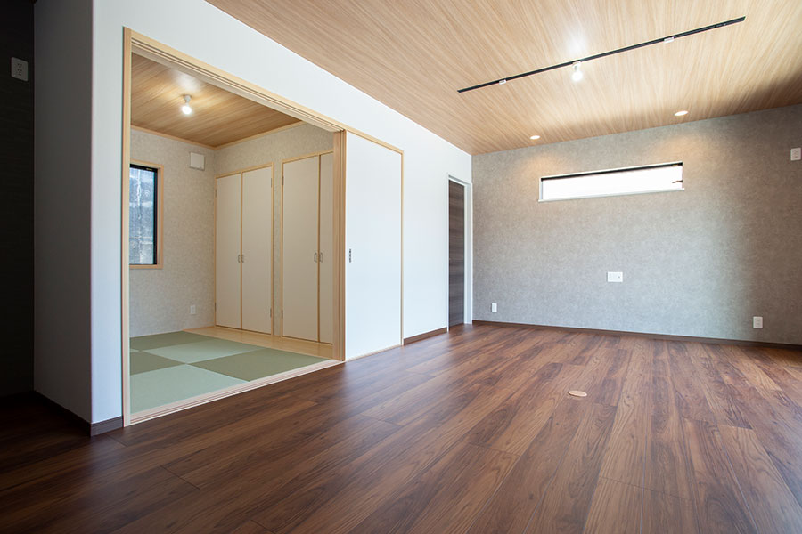 リビングに併設された和室｜京都・滋賀の注文住宅 天然木の家