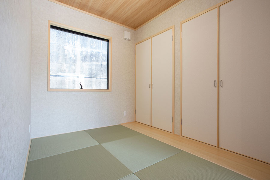 和室の大きな窓は人目を気にせず採光が採れる｜京都・滋賀の注文住宅 天然木の家