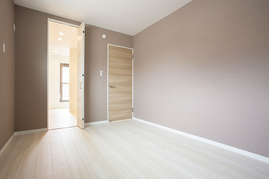 寝室横からはクローゼット、ランドリールームと繋がっている｜京都・滋賀の注文住宅 天然木の家