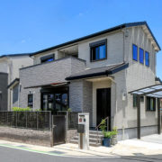 庭の緑がアクセントになりナチュラルスタイルな外観｜京都・大阪・滋賀の注文住宅 天然木の家