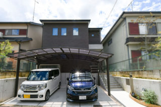 ダークカラーに3連窓がスタイリッシュな外観｜京都・大阪・滋賀の注文住宅 天然木の家