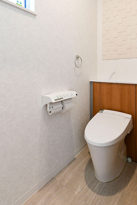 エコカラットを使用したトイレ｜京都・大阪・滋賀の注文住宅 天然木の家