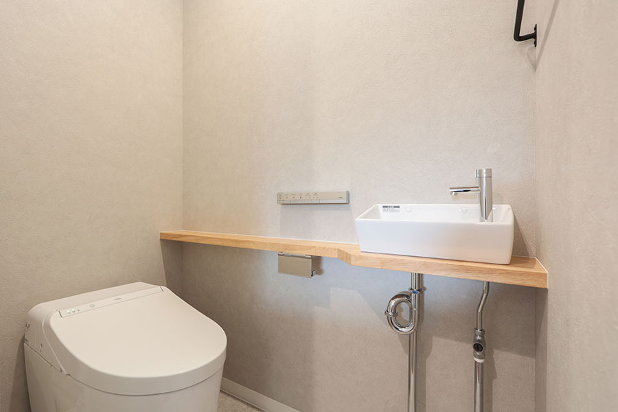 トイレのこだわりの手洗い場カウンター｜京都・大阪・滋賀の注文住宅 天然木の家