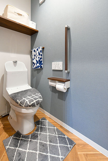 グレーを基調としたトイレ｜京都・大阪・滋賀の注文住宅 天然木の家