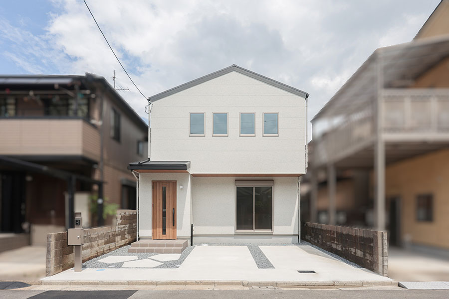 デザイン性ある外壁材がおしゃれな外観｜京都・大阪・滋賀の注文住宅 天然木の家