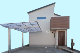 片流れ屋根がアクセントの外観｜京都・大阪・滋賀の注文住宅 天然木の家